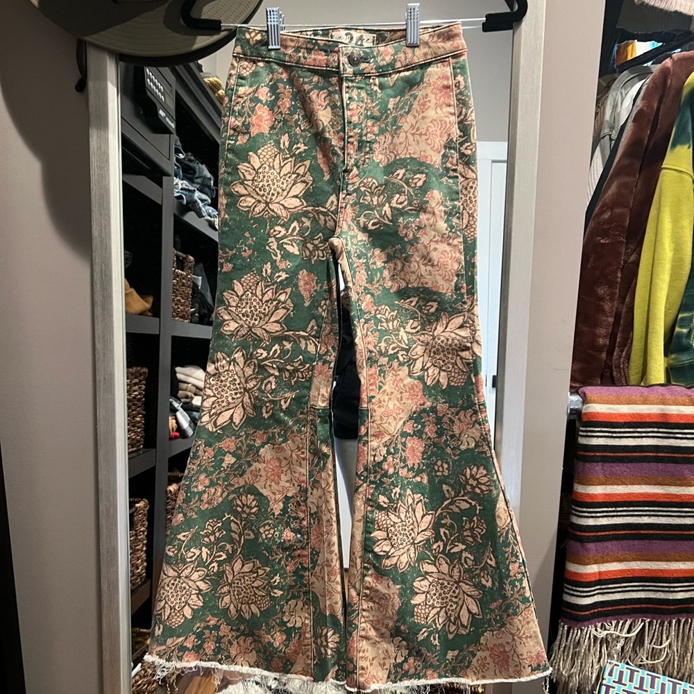 Free People Youthquake crop flare high rise printed jeans size 24 Retail $98